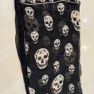 Alexander mcqueen skull scarf
